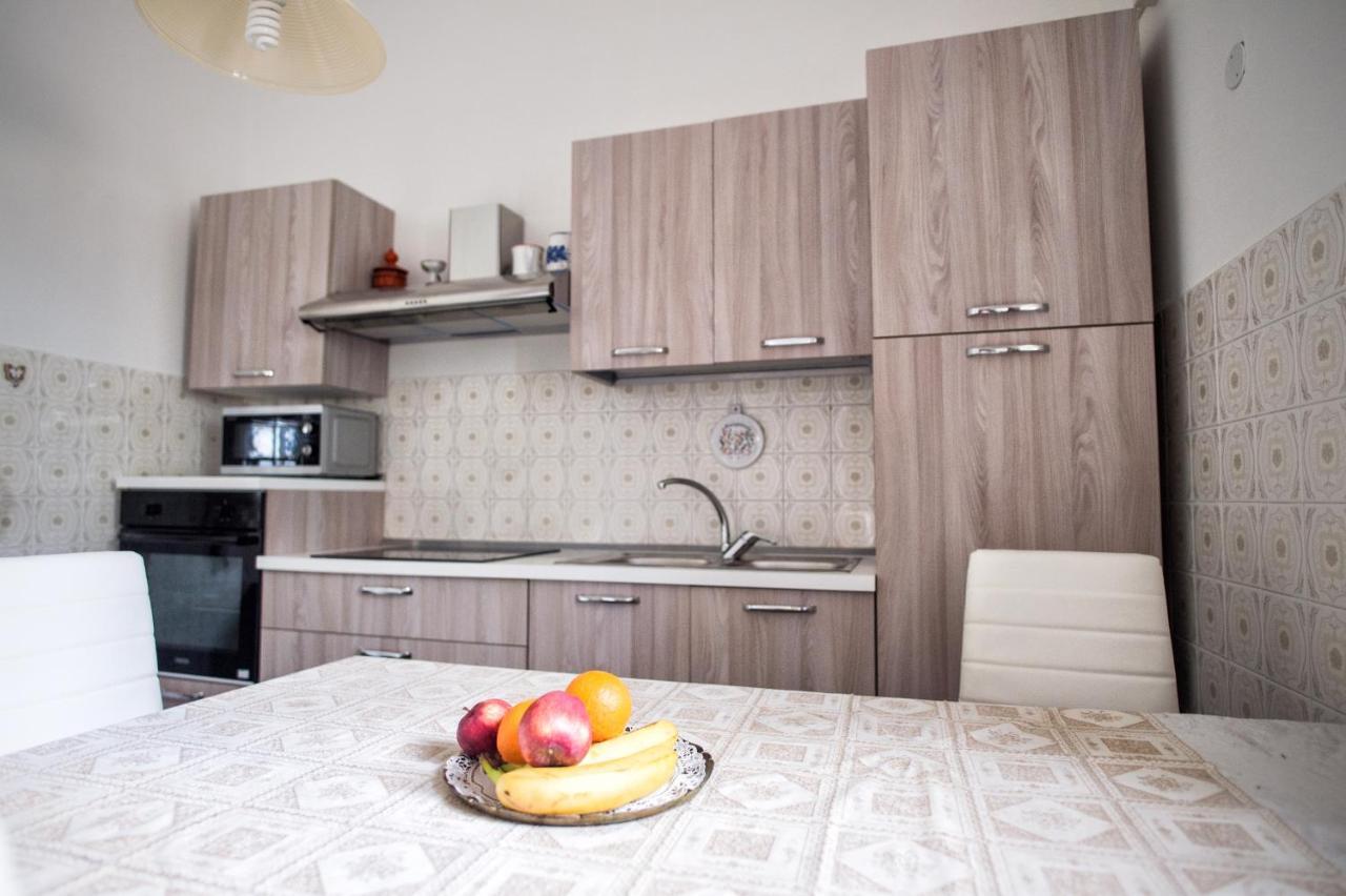 La Casa Gialla Виетри Экстерьер фото